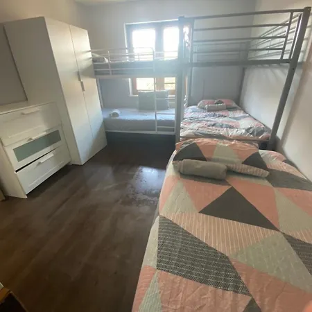 Privatunterkunft Airport Big With Bathroom Outside - Kitchen Only 7 Days Reservation *