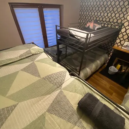 Airport Big With Bathroom Outside - Kitchen Only 7 Days Reservation Ubytování v soukromí Dublin