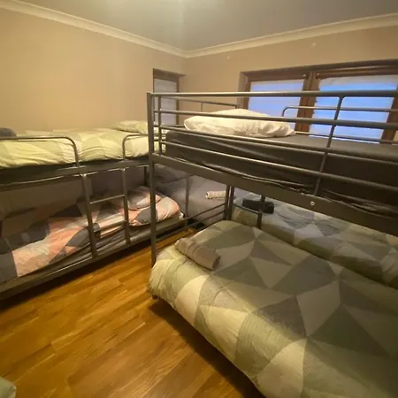 Airport Big With Bathroom Outside - Kitchen Only 7 Days Reservation Ubytování v soukromí Dublin