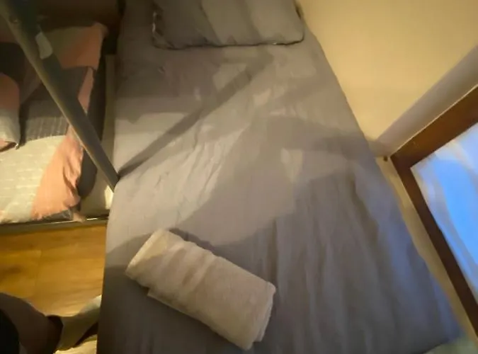 Airport Big With Bathroom Outside - Kitchen Only 7 Days Reservation