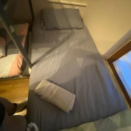 Airport Big With Bathroom Outside - Kitchen Only 7 Days Reservation