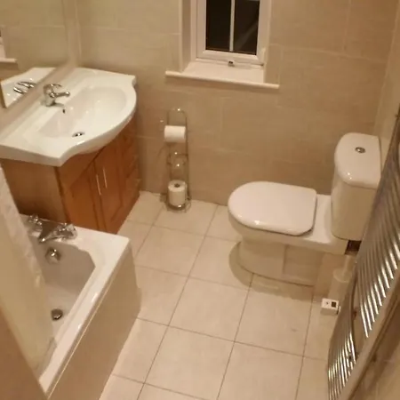 Airport Big With Bathroom Outside - Kitchen Only 7 Days Reservation * Dublino