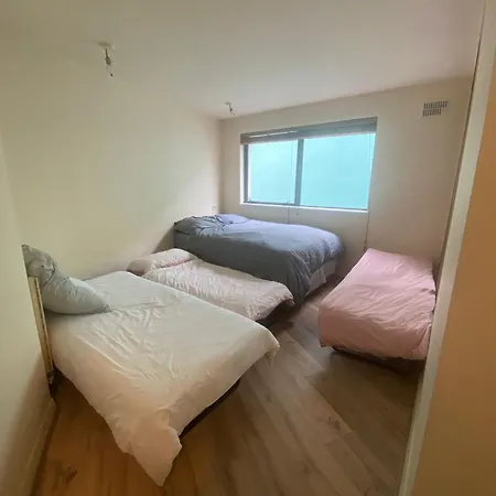 Airport Big With Bathroom Outside - Kitchen Only 7 Days Reservation * Дублин