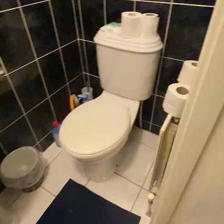 Airport Big With Bathroom Outside - Kitchen Only 7 Days Reservation 民宿 都柏林