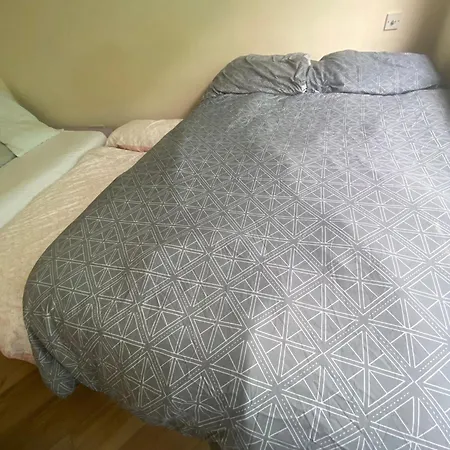 Homestay szállás Airport Big With Bathroom Outside - Kitchen Only 7 Days Reservation Dublin