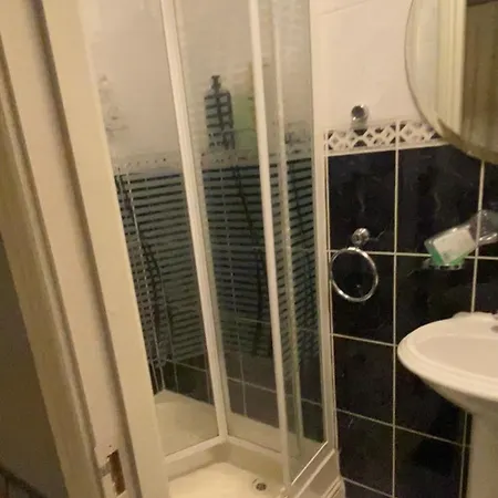 民宿 Airport Big With Bathroom Outside - Kitchen Only 7 Days Reservation