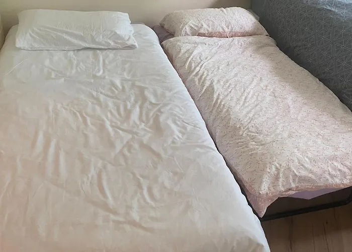 Kwatera prywatna Airport Big With Bathroom Outside - Kitchen Only 7 Days Reservation