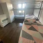 Ubytování v soukromí Airport Big With Bathroom Outside - Kitchen Only 7 Days Reservation *
