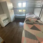 Ubytování v soukromí Airport Big With Bathroom Outside - Kitchen Only 7 Days Reservation *